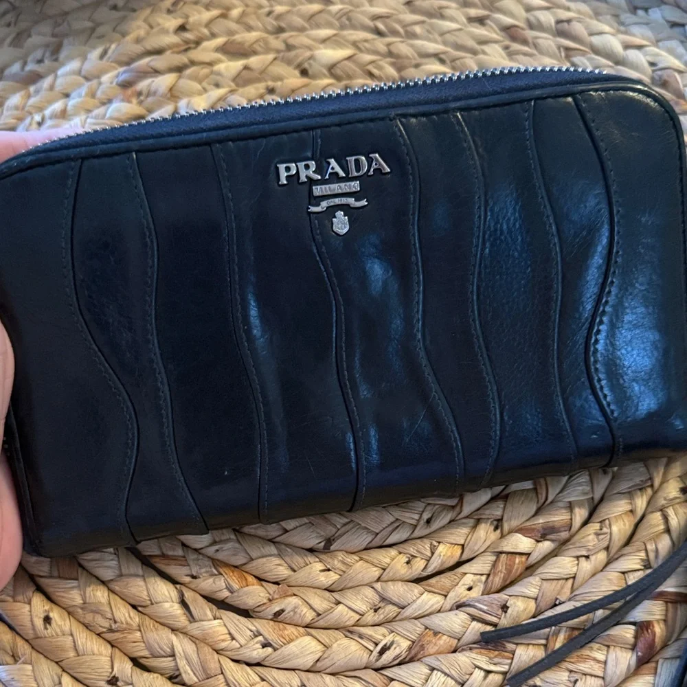 PRADA Tessuto Nappa Waves Ardesia Mordoré Continental Zip With Tassel Pull - Picture 12 of 12